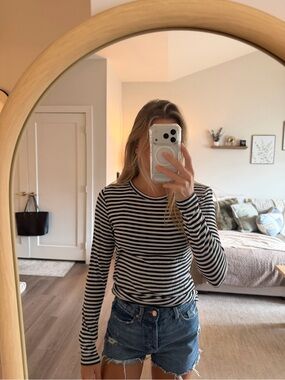 Striped Long-Sleeve Crewneck Top - Black & White